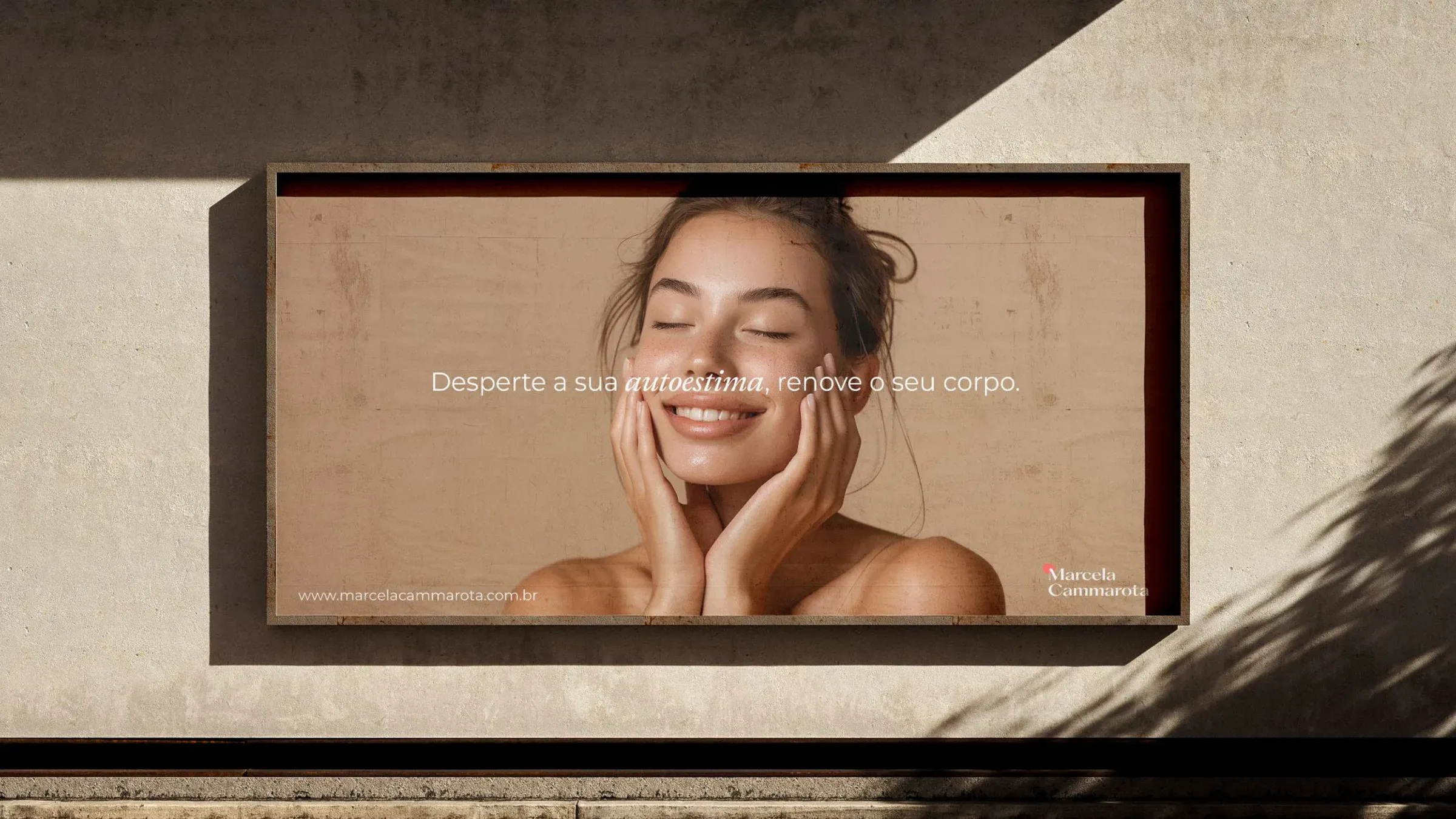 Identidade visual da marca Marcela Cammarota aplicada